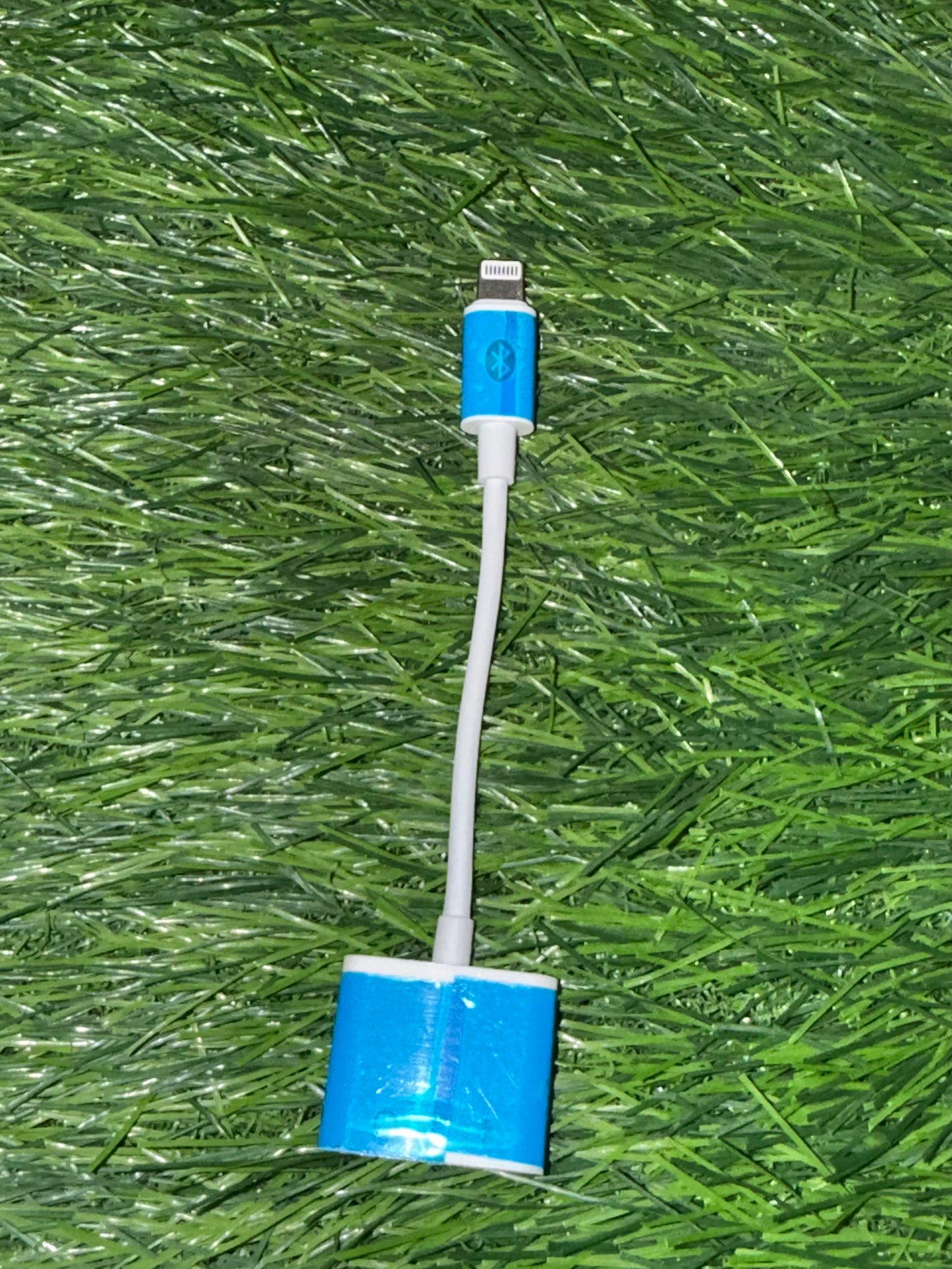 2-in-1 lightning to 3.5mm Earphone jack bluetooth splitter